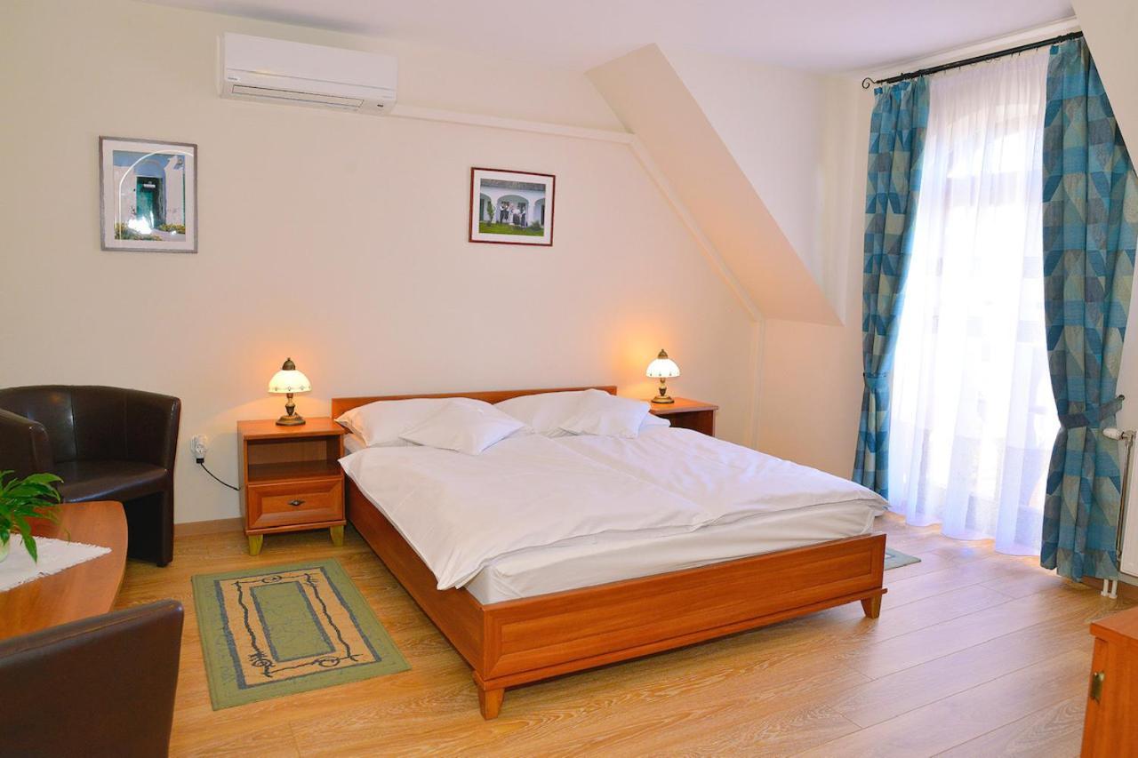 Nyerges Vendegfogado Bed & Breakfast เฮจจ์คู ภายนอก รูปภาพ