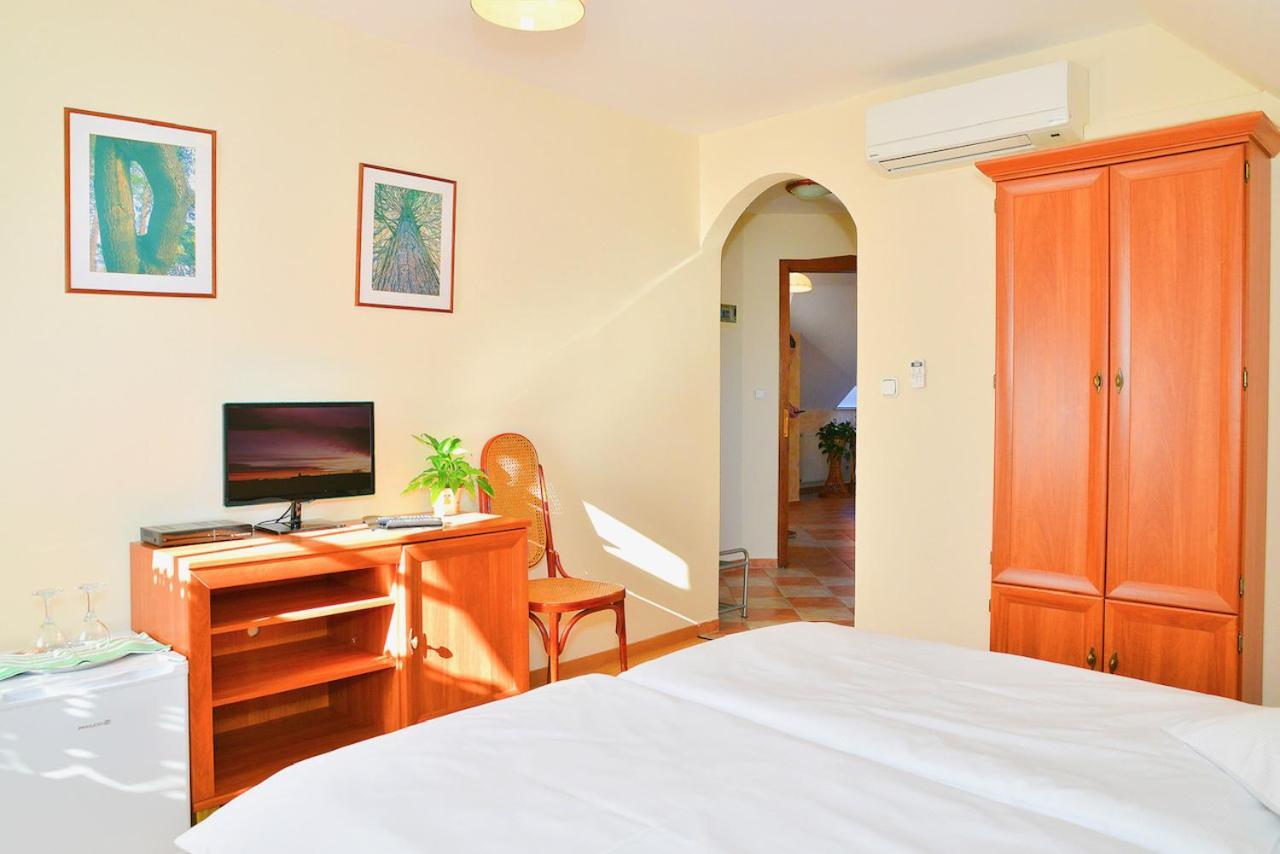 Nyerges Vendegfogado Bed & Breakfast เฮจจ์คู ภายนอก รูปภาพ